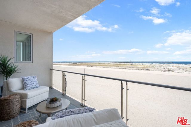 5205 Ocean Front Walk, Marina del Rey CA: https://media.crmls.org/mediaz/abd6abcb-3197-484c-9e18-f81a8cb5eebe.jpg