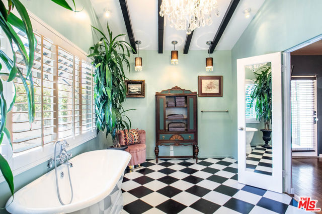 148 W Camino Descanso, Palm Springs, CA 92264