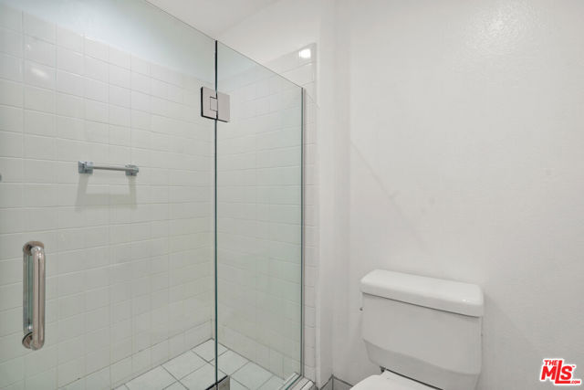 321 S San Vicente Boulevard, Los Angeles CA: https://media.crmls.org/mediaz/abd6f856-d6c0-4c5a-8289-3cf467000a46.jpg
