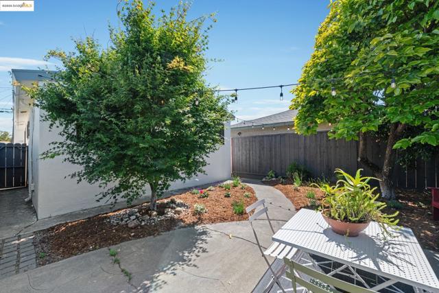 2835 Gaynor Ave, Richmond CA: https://media.crmls.org/mediaz/abd744fa-5532-4393-80f4-4dec50973e7a.jpg
