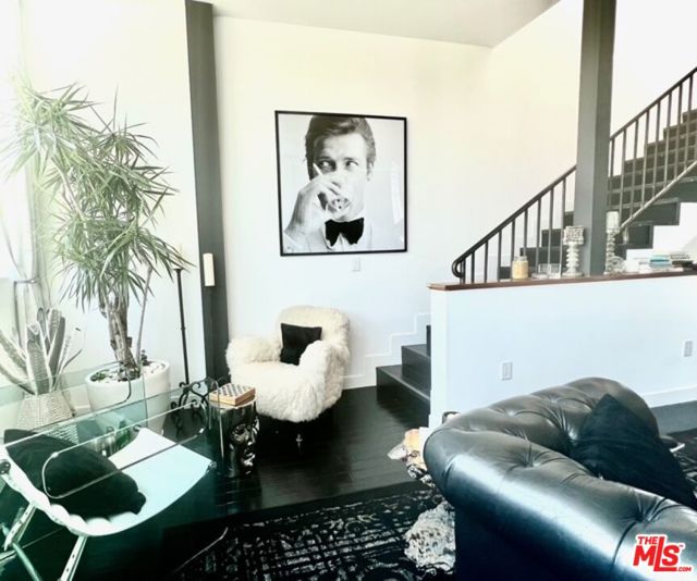 2513 Lincoln Boulevard, Venice CA: https://media.crmls.org/mediaz/abd77a24-a492-41c4-afdb-ce21f4228126.jpg