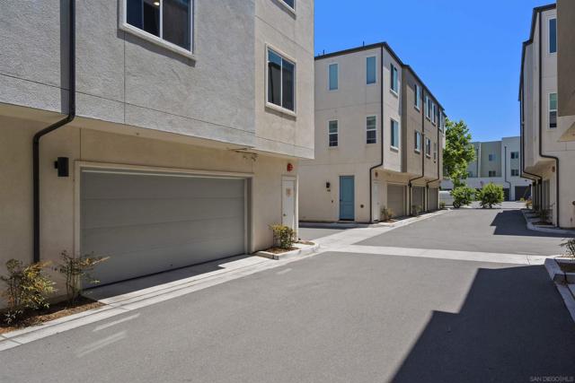 5506 Sandcliff Ln, San Diego CA: https://media.crmls.org/mediaz/abd7b28c-5d61-43bc-9458-8d5aee7d504e.jpg