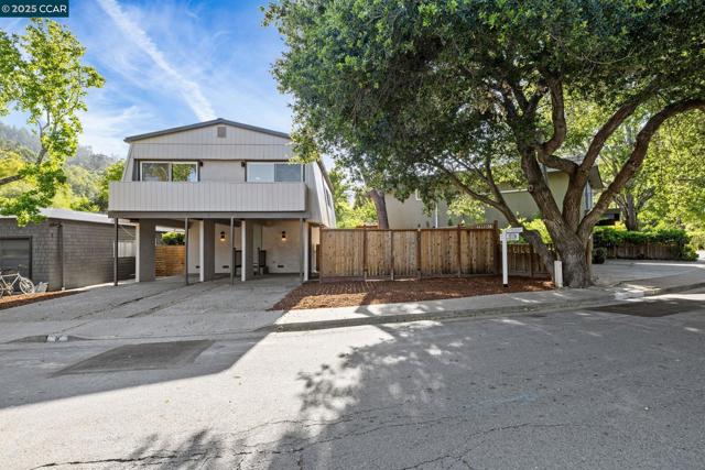9 Glen Dr, Fairfax CA: https://media.crmls.org/mediaz/abd820f0-bfc7-4773-8c3c-7763c7c4be4f.jpg