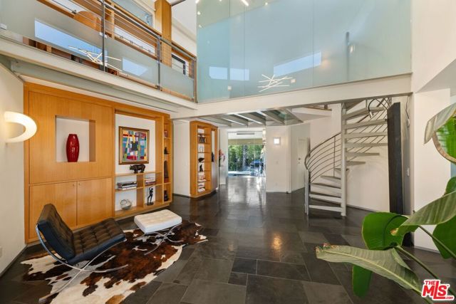 2625 Mar Lu Drive, Los Angeles CA: https://media.crmls.org/mediaz/abd827c1-b3e2-4f61-8446-8d5bc00a870d.jpg