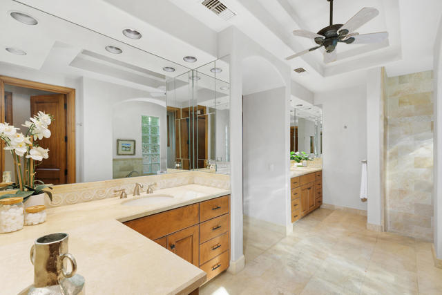 49260 Jfk Trail, Palm Desert CA: https://media.crmls.org/mediaz/abd8713a-1212-4778-b573-c19183df8d23.jpg