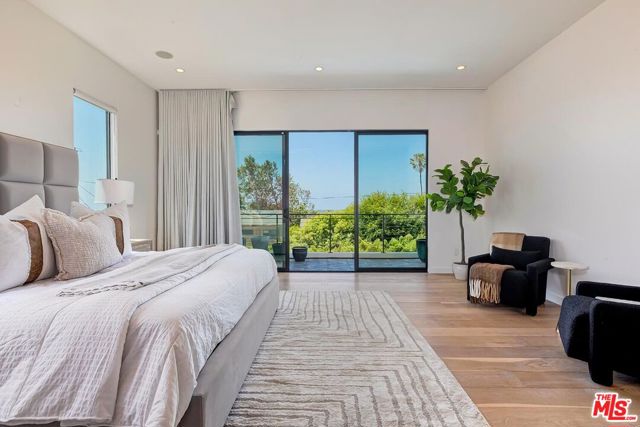 3571 Colonial Avenue, Los Angeles CA: https://media.crmls.org/mediaz/abd99a4c-a35d-496e-91a7-65295c9a1eaa.jpg