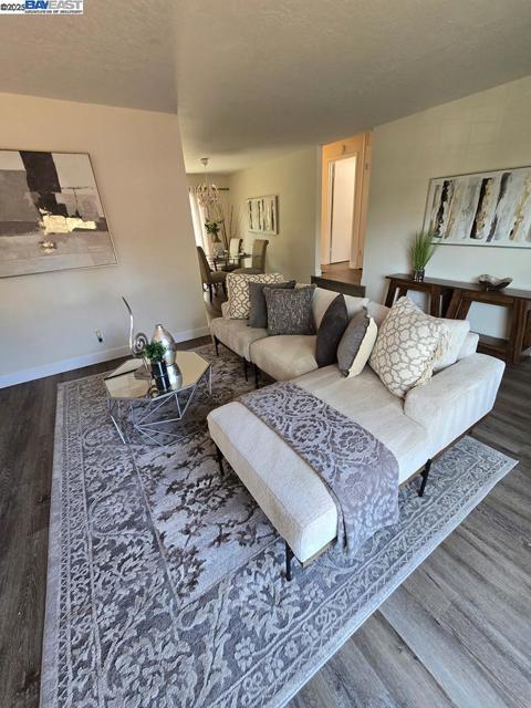 2272 Kelly St, Hayward CA: https://media.crmls.org/mediaz/abda14f3-f6ef-4ec9-bc5d-e4d9e3570900.jpg