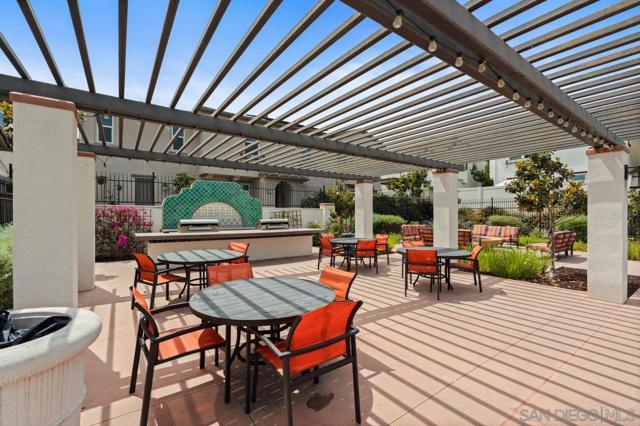 4170 Sitio Cielo, Oceanside CA: https://media.crmls.org/mediaz/abda5e20-7d64-4bd5-a7d7-927df36960f6.jpg