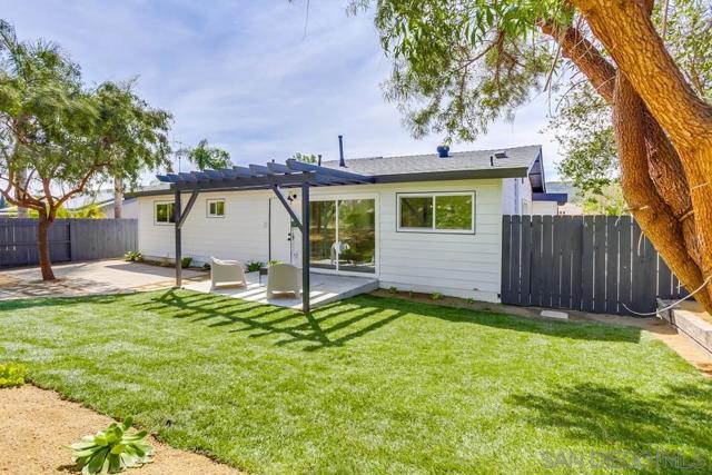 12701 Mcferon Rd, Poway CA: https://media.crmls.org/mediaz/abdac9a2-4a30-4470-9d94-ec3f720e8f50.jpg