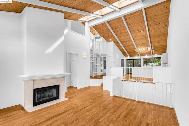 1881 Grand View Drive, Oakland CA: https://media.crmls.org/mediaz/abdaeeec-e733-49c3-900d-aa93e6e6eadd.jpg