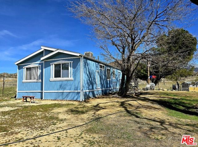 14526 Caliente Creek Road, Caliente CA: https://media.crmls.org/mediaz/abdb26df-eb09-499d-8822-a16f92f2efcc.jpg