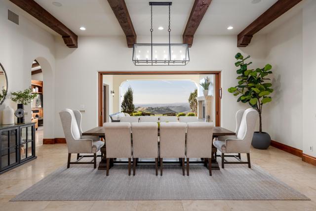 Detail Gallery Image 14 of 31 For 8136 Entrada De Luz, San Diego,  CA 92127 - 5 Beds | 5/2 Baths