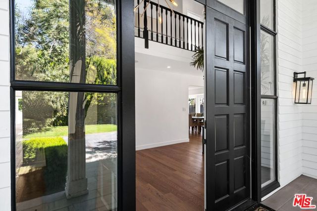 400 Chautauqua Boulevard, Pacific Palisades CA: https://media.crmls.org/mediaz/abdbbc30-087e-4d11-8261-0a5619ebae86.jpg