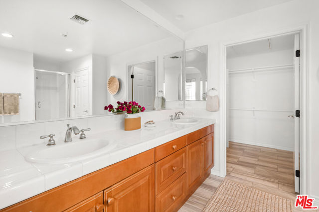 7101 Playa Vista Drive, Playa Vista CA: https://media.crmls.org/mediaz/abdc6fce-05a8-4a3b-8a3a-8eb485c89745.jpg