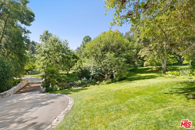 4535 Vanalden Avenue, Tarzana CA: https://media.crmls.org/mediaz/abdc70ce-f552-47c2-84c0-0b7902a85018.jpg