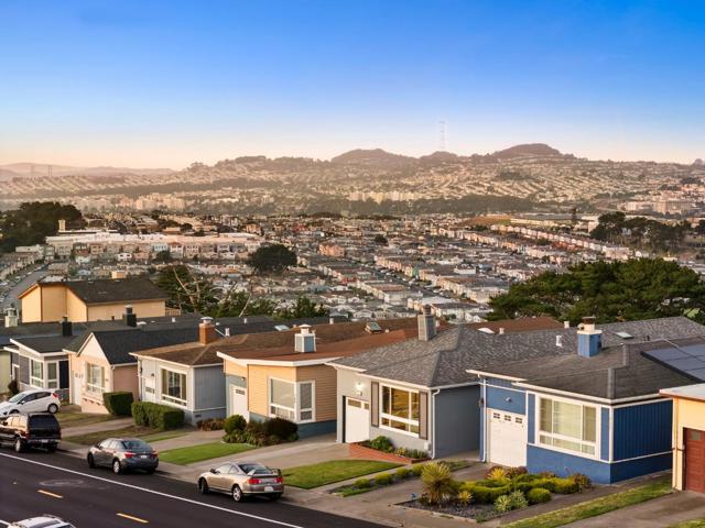 751 Skyline Drive, Daly City CA: https://media.crmls.org/mediaz/abdc7f34-4c63-4e23-a101-74a5015c1f45.jpg