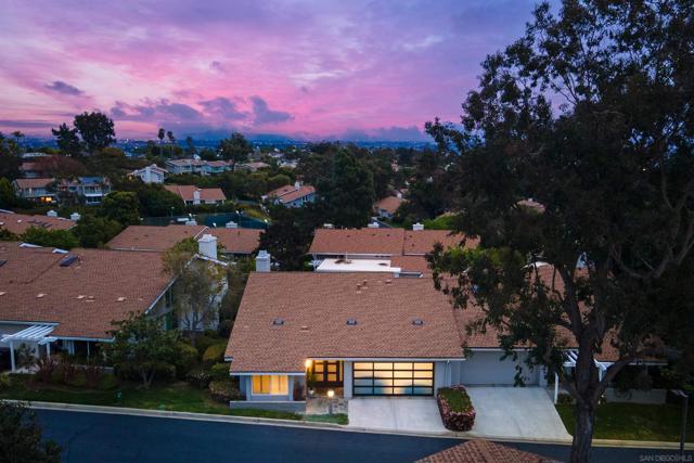 2071 Caminito Circulo Norte, La Jolla CA: https://media.crmls.org/mediaz/abdcdbd0-b3a2-4328-a511-660270f8db17.jpg
