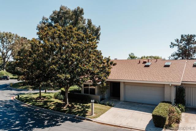 2163 Caminito Circulo Norte, La Jolla CA: https://media.crmls.org/mediaz/abdda04b-f9cc-49ad-a35a-2ad62dd86eb8.jpg