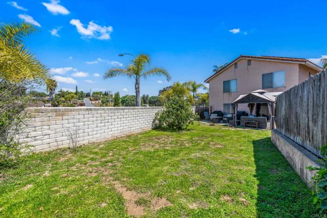 1104 Rachel Circle, Escondido CA: https://media.crmls.org/mediaz/abdddaa9-fe5f-4476-b461-985863138c17.jpg