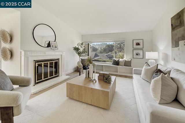 975 Terra California Dr, Walnut Creek CA: https://media.crmls.org/mediaz/abde3c93-cdb2-4047-953f-3c84586fe126.jpg