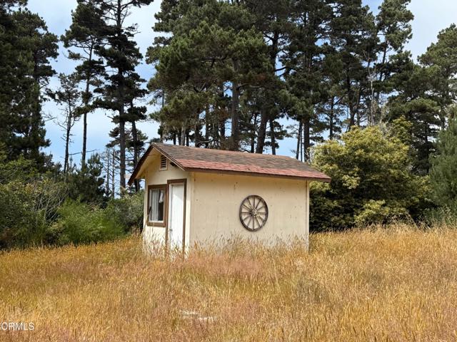 18391 Old Coast Highway, Fort Bragg CA: https://media.crmls.org/mediaz/abde8443-1140-415b-8759-b95d7f577bcc.jpg