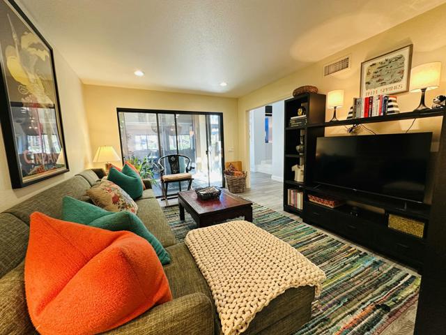 107 Tanglewood Trail, Palm Desert CA: https://media.crmls.org/mediaz/abdeb934-6ed0-401f-911d-14dfb6392c89.jpg