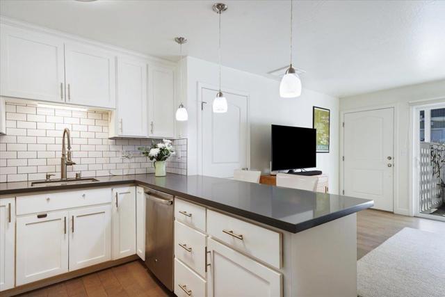 755 14th Avenue, Santa Cruz CA: https://media.crmls.org/mediaz/abdec961-ca88-494f-b0e9-ba3f4a12bc4b.jpg