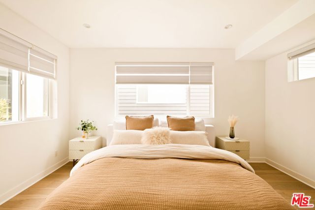859 Hyperion Avenue, Los Angeles CA: https://media.crmls.org/mediaz/abded079-bc4b-4bff-995c-87920f207e27.jpg