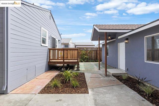 2224 107th Ave., Oakland CA: https://media.crmls.org/mediaz/abdf5899-936d-4888-beb1-4696ecf6f386.jpg