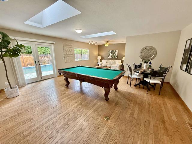 5647 Southbrook Dr, Clayton CA: https://media.crmls.org/mediaz/abdf5d73-0d31-45f7-ba0c-f30aeea2a34d.jpg