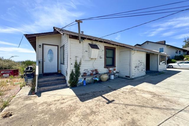 3300 Crestline Way, Soquel CA: https://media.crmls.org/mediaz/abdfae1b-d1e0-48d7-be50-9c1e1cb53231.jpg