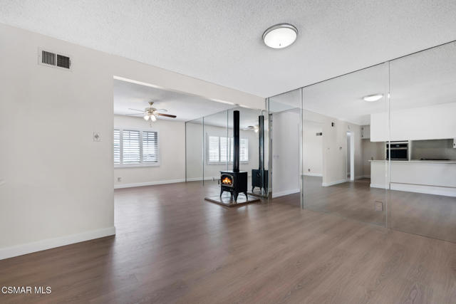 839 Jenny Drive, Newbury Park CA: https://media.crmls.org/mediaz/abe051e9-9c1e-454b-91a7-b95781ed524e.jpg