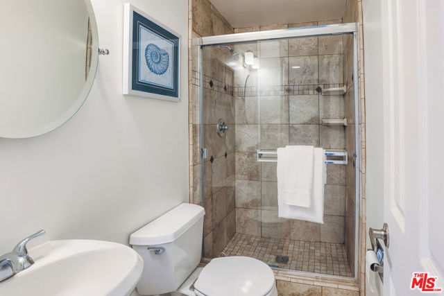6700 Hillpark Drive, Los Angeles CA: https://media.crmls.org/mediaz/abe0ada0-641e-4e63-ae8b-525dbf317e54.jpg