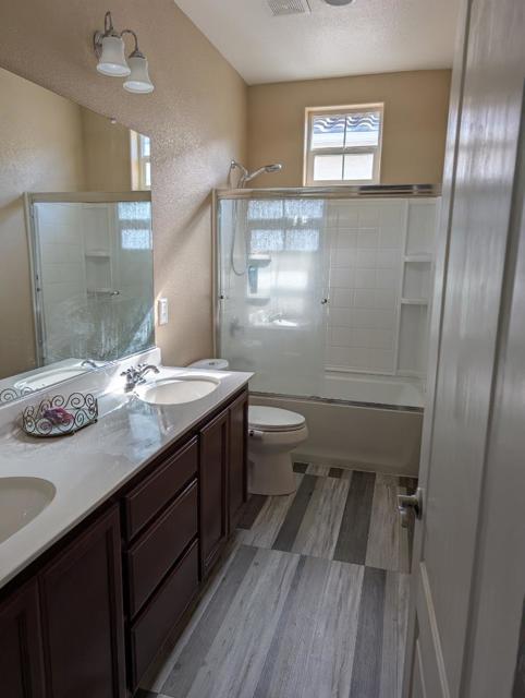 4972 Madamin Way, Sacramento CA: https://media.crmls.org/mediaz/abe0c4a6-1957-40b3-ad9e-3898b445b9e4.jpg