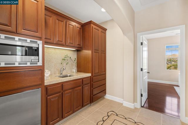 206 Glory Lily Ct, San Ramon CA: https://media.crmls.org/mediaz/abe0d199-6072-4a3c-b5a8-d1dfa0cbd341.jpg