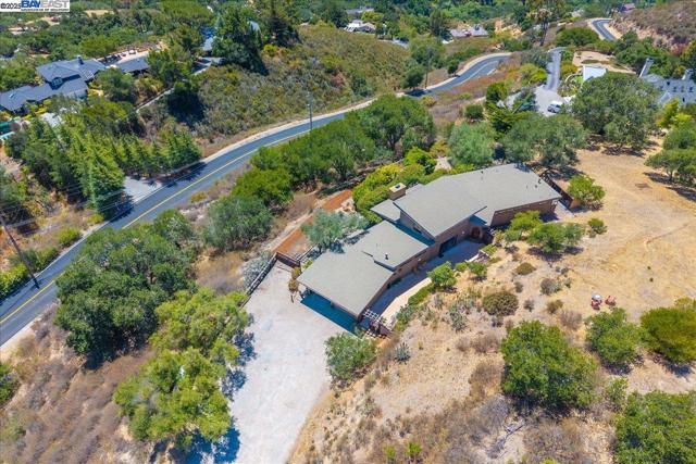 15335 Via Los Tulares, Carmel Valley CA: https://media.crmls.org/mediaz/abe12300-5572-4dc3-b3f1-ab0f29aa6773.jpg