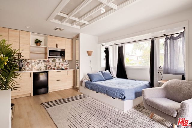 2913 Dell Avenue, Venice CA: https://media.crmls.org/mediaz/abe1d9cf-f359-4df0-8c77-c85046d9d700.jpg