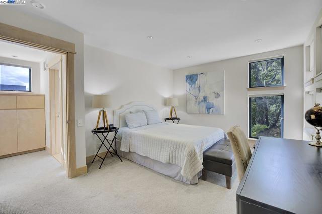 319 Tappan Ter, Orinda CA: https://media.crmls.org/mediaz/abe25c4f-54e6-4d56-a8c1-8602acf5e65b.jpg