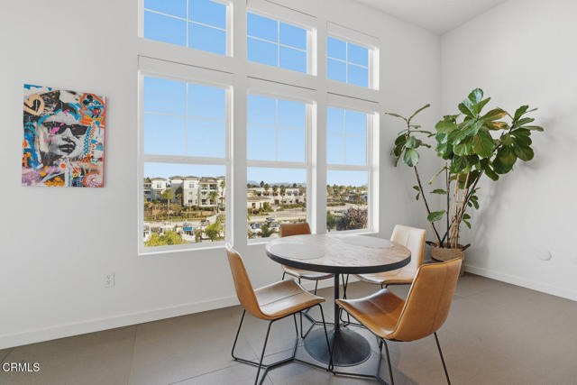 1572 Seabridge Lane, Oxnard CA: https://media.crmls.org/mediaz/abe27069-c2f7-4cef-b9af-6db90a66237a.jpg