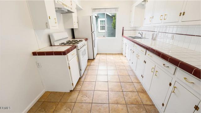Detail Gallery Image 3 of 23 For 544 Salem St #FRONT H,  Glendale,  CA 91203 - 2 Beds | 2 Baths