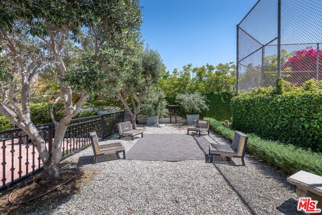 905 Hartford Drive, Beverly Hills CA: https://media.crmls.org/mediaz/abe32759-7176-44f1-bad3-da9ac89c3d84.jpg