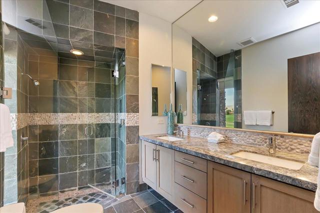 72 Royal Saint Georges Way, Rancho Mirage CA: https://media.crmls.org/mediaz/abe3f35c-d362-439c-8e20-feffaa06056a.jpg
