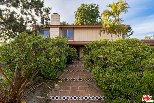 343 Santa Helena, Solana Beach CA: https://media.crmls.org/mediaz/abe43bb4-4f9f-4378-8da6-47c7d2bb9f63.jpg
