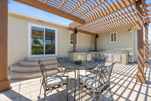 313 Del Rosa Way, San Mateo CA: https://media.crmls.org/mediaz/abe4627c-90c7-4ec1-bf10-bedfb87f86e9.jpg