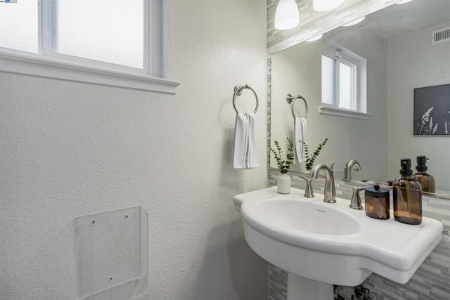 597 Singley Dr, Milpitas CA: https://media.crmls.org/mediaz/abe4a825-2e6d-4016-98eb-90a73dcbe49f.jpg