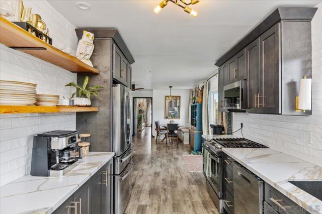 1379 Sunny Heights Road, Fallbrook CA: https://media.crmls.org/mediaz/abe4d3d5-0b63-4065-b46c-ba2a095eaa8a.jpg