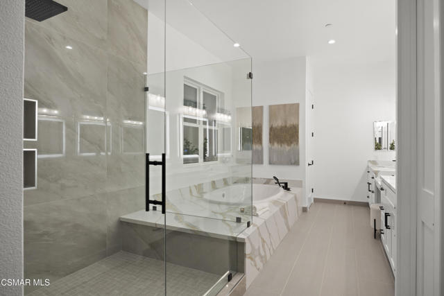339 Toyon Court, Thousand Oaks CA: https://media.crmls.org/mediaz/abe52aae-dbae-4898-98af-896c5748e818.jpg