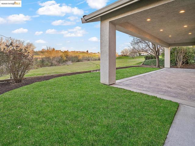 1816 Stone House LN, Lincoln CA: https://media.crmls.org/mediaz/abe57c30-f156-4b0d-9926-f63a7bb18182.jpg