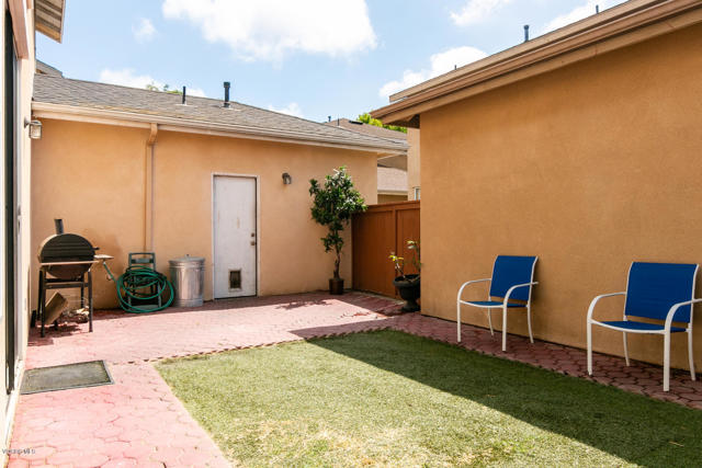 751 Paseo Nogales, Oxnard CA: https://media.crmls.org/mediaz/abe5cc3b-704a-4768-8b69-a69e5fe252b6.jpg