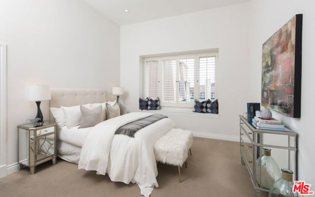 10108 Empyrean Way, Los Angeles CA: https://media.crmls.org/mediaz/abe5df96-e27b-4922-8026-3cdf886d8eed.jpg